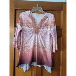 Womens Petite Medium One World Top